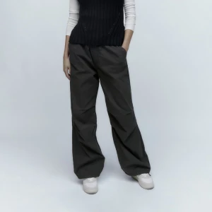 Parachute byxor - Nya i storlek S, mörkgråa