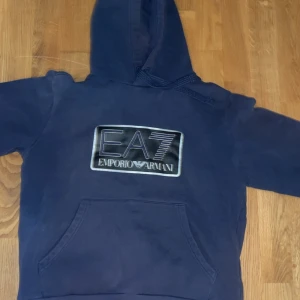 Armani kofta - En gammal Armani kofta inte så bra skick men jättebilligt pris 