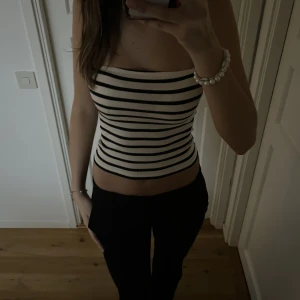 Bandeau top - Randig Bandeau top från hm! Aldrig använt så den är i fint skick💗nypris:100 kr