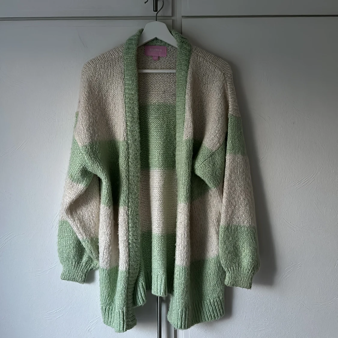 Stickad oversized kofta