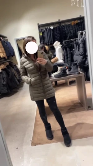 Parajumper Irene jacket - Hej! Jag säljer min parajumper jacka, den är helt som ny men köpt förra vintern från Thernlunds för 5599kr. Vid fler frågor skriv!