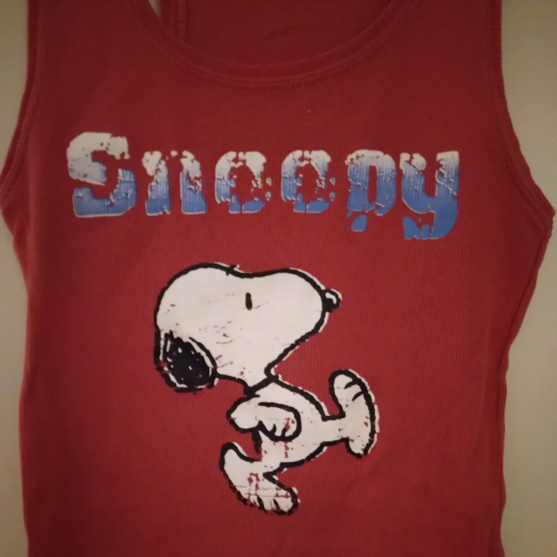 Cerise rosa ribbat linne med Snoopy / Snobben tryck. Bomull. Strlk: XS. - 2