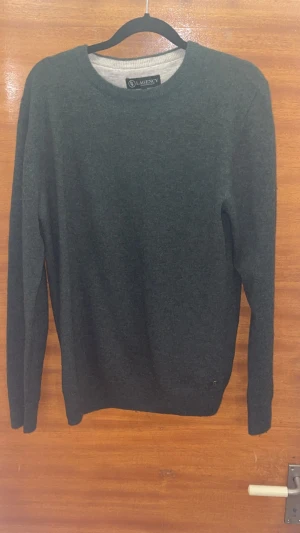 Lagency O-ringad - Skön O-ringad mörkgrön  Storlek M  Extremt lite använd  Nypris : 1300kr 