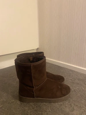 bruna uggs liknande skor - använda bruna skor 