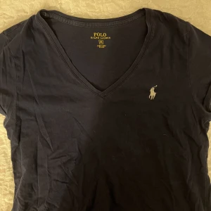 Blå tshirt  - Säljer min blå tsihrt som jag aldrig använt❤️