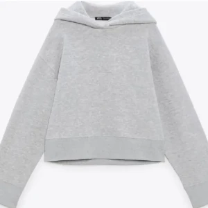 Croppad hoodie  - Säljer den slutsålda croppade hoddien från zara i grått (har den i svart oxå om nån är intresserad)