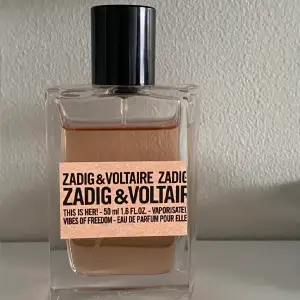 Zadig & Voltaire parfym i doften ”vibes of freedom”  Slutsåld på Lyko. Tveka inte att höra av dig om frågor eller vid intresse🥰🙌🏼