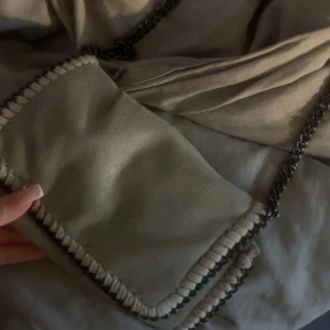 Kedjeväska - Perfekt väska!! Säljer då den inte andvänds längre