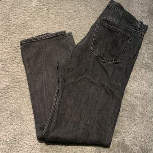 Weekday jeans space stl 27/30. Rak modell. Ser oanvända ut!