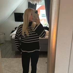 Stickad tröja - Stickad tröja från Gina💕