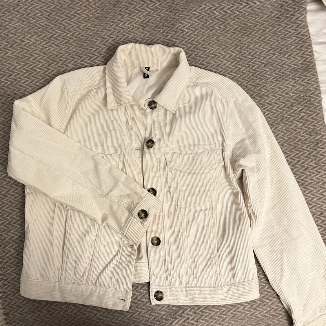 Crémevit manchesterjacka - 90