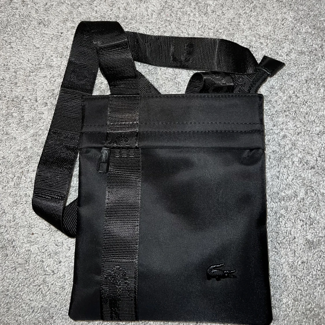 Lacoste väska