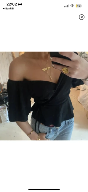 Off shoulder topp - säljer denna supersnygga blus!