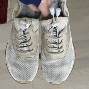 Steve Madden - Så sköna skor från Steve Madden. Ser inte om det är storlek 35 eller 36 men nånstans där. Passar inte mig med 37 iallafall.