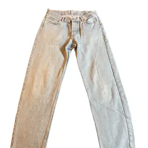 Sweet sktbs jeans  Cond-10/10 Aldrig använda  Meddela mig om ni har några frågor 