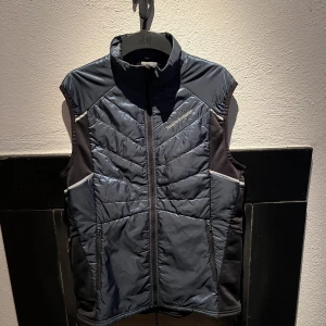 Peak performance väst - Fint skick 9/10