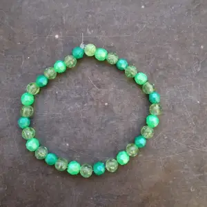 Hemmagjord grön armband 