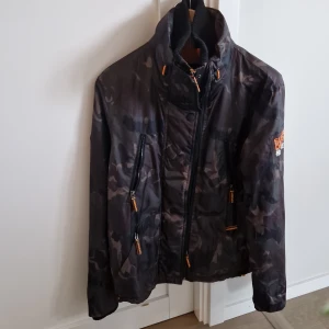 Vinterjacka Superdry - Flerfärgad vinterjacka 