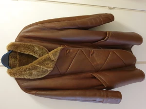 Skinnjacka med päls - Storlek ca 42 - 44 En knapp har lossat, måste sys i