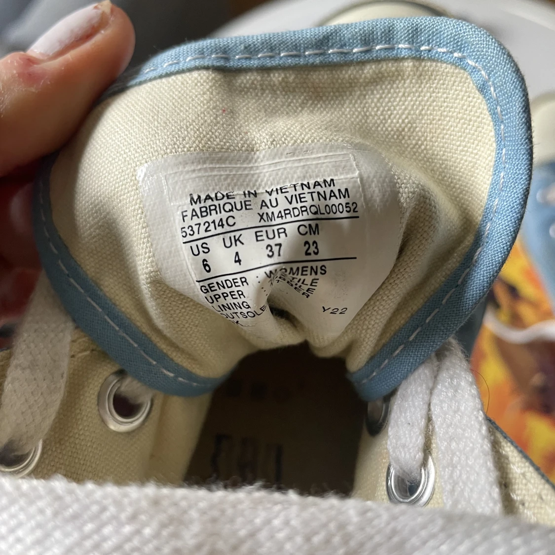 Ljus blåa Converse  - 91