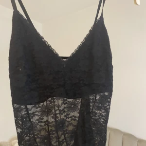 svart spetsbody - jättefin spetsbody, aldrig använd 🩷