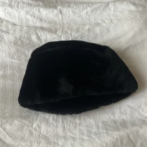 Pälsmössa - Mössa i Faux fur! Super snygg!! Säljer för 50kr