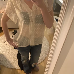 Blus! - SUPER snygg blus som inte kommer till användning tyvärr. Hör av er vid frågor!