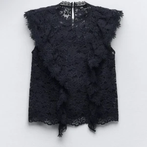 Zara topp - Jätte fin blå spets topp från zara, aldrig använd❤️