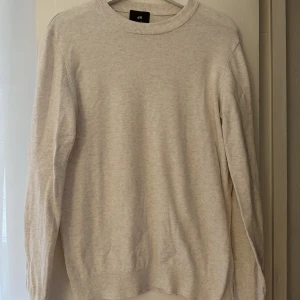 Stickad tröja från H&M - I fint skick 