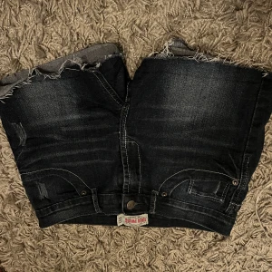 Shorts  - Bilden blev lite upp och ned men oanvända är dom 