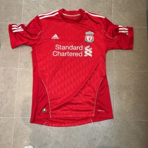 Liverpool Tröja - Liverpool hemmaställ i storlek L