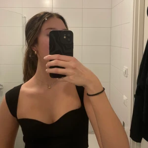 Festlig topp - Aldrig använd, (köparen står för frakten) 80kr