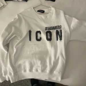 DSQ2 ICON  - DSQ2 ICON knappt andvänd, inga skador eller fläckar köpt på väla Urban modern, ordinarie pris 3500