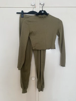 Mjukisset  - Bra skick, båda delarna är storlek S