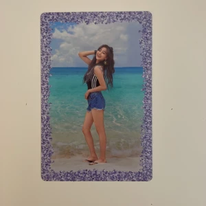 jihyo dance the night away photocard - hej! säljer och tradear denna jihyo photocard! officiellt! :) letar mest efter jeongin (skz), chaeyoung (twice) och rei (ive)