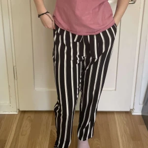 Byxor  - Randiga byxor som jag inte använt så mycket.  Super sköna!!