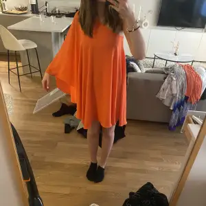 Aprikosfärgad klänning ❤️ kom provat för en tydligare bild på färgen
