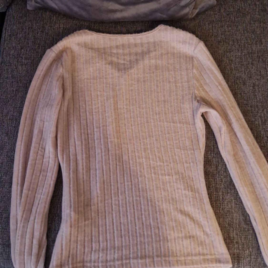 En tunn shein tröja - 90