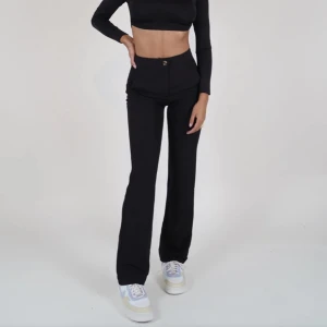 Kostymbyxor - Säljer dessa snygga kostymbyxor från Venderbys i modellen Lilly ✨ Priset är inklusive frakt. Skriv gärna ifall ni har frågor eller vill ha fler bilder!