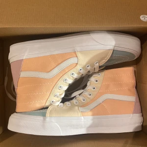 Vans skor - Vans skor ’pastel block multi/true W’ med karton. storlek 39.0 EUR/CM Ej användna eller prövade. ordinarie pris 1000kr säljs för 650kr. 