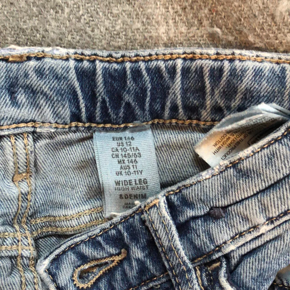 Vida/raka jeans från hm i stlk 146. Jeans & Byxor.