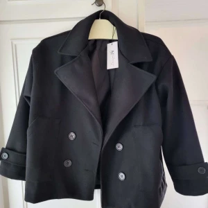 Kappa - Säljer min jättefina Jacka ifrån design by si, helt ny. Orkar inte skicka tillbaka så hoppas att nån vill köpa❣️  Köp direkt för 750