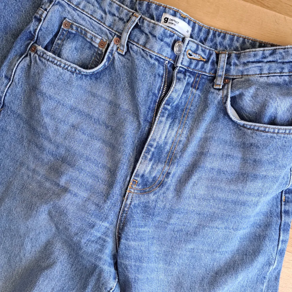 vida jeans som är supersnygga men tyvärr för små för mig nu. Jeans & Byxor.