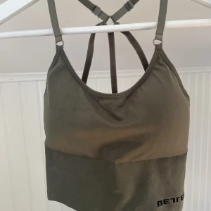 Better Bodies  - Oanvänd sport bh.  Nypris 449 kr, säljs för 70 kr. Frakt ingår ej. 
