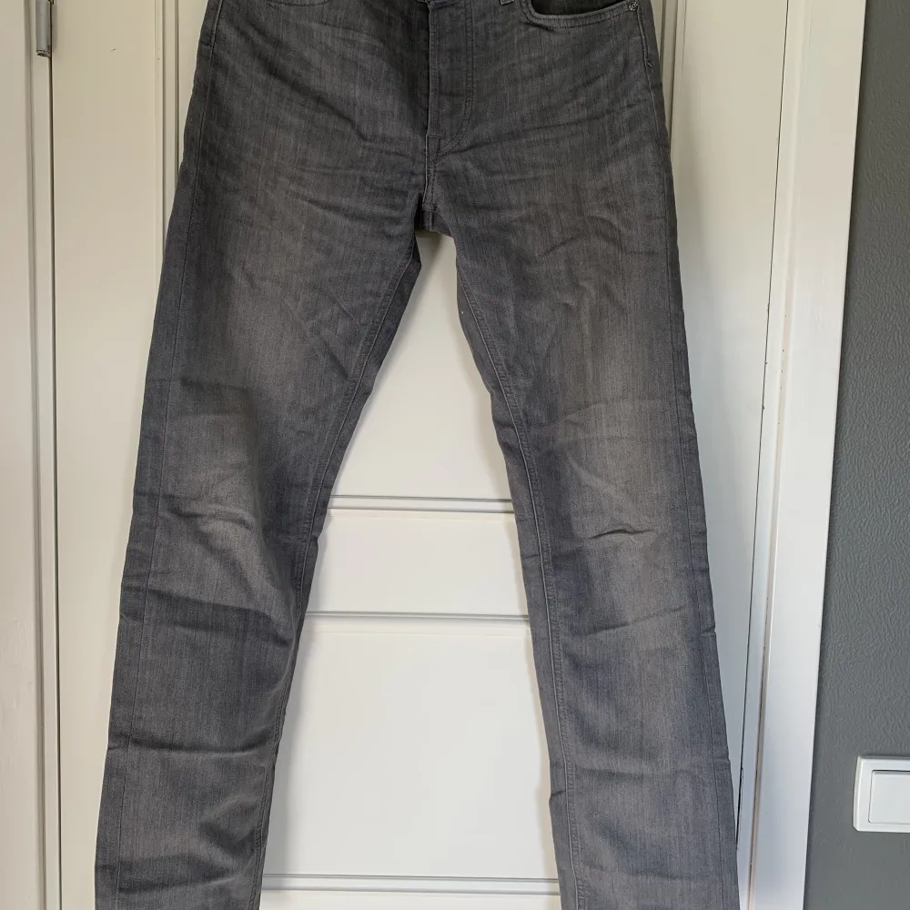 Lee jeans W31 L33. Skick 9/10. Legat vikta länge, därav skrynkliga.. Jeans & Byxor.