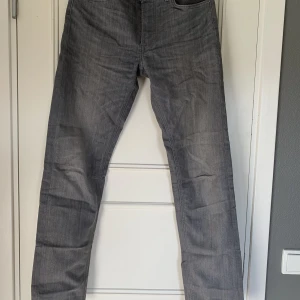 Lee jeans - Lee jeans W31 L33. Skick 9/10. Legat vikta länge, därav skrynkliga.