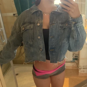 Jacka - Jätte fin jeans jacka som är perfekt till vår/sommaren, helt ny aldrig använt från nakd