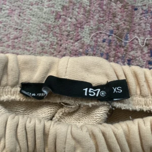 Fina mjukisbyxor - mjukisbyxor änvända ett fåtal gånger från lager157 köparen står för frakten 💗