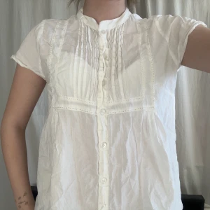 stockholm stils tröja - superfin tröja som ser lite ut som en stockholmsstils tröja. 