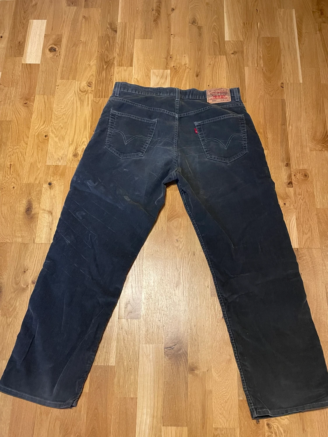 Vintage grå Levi’s 559 corduroy byxor - 90